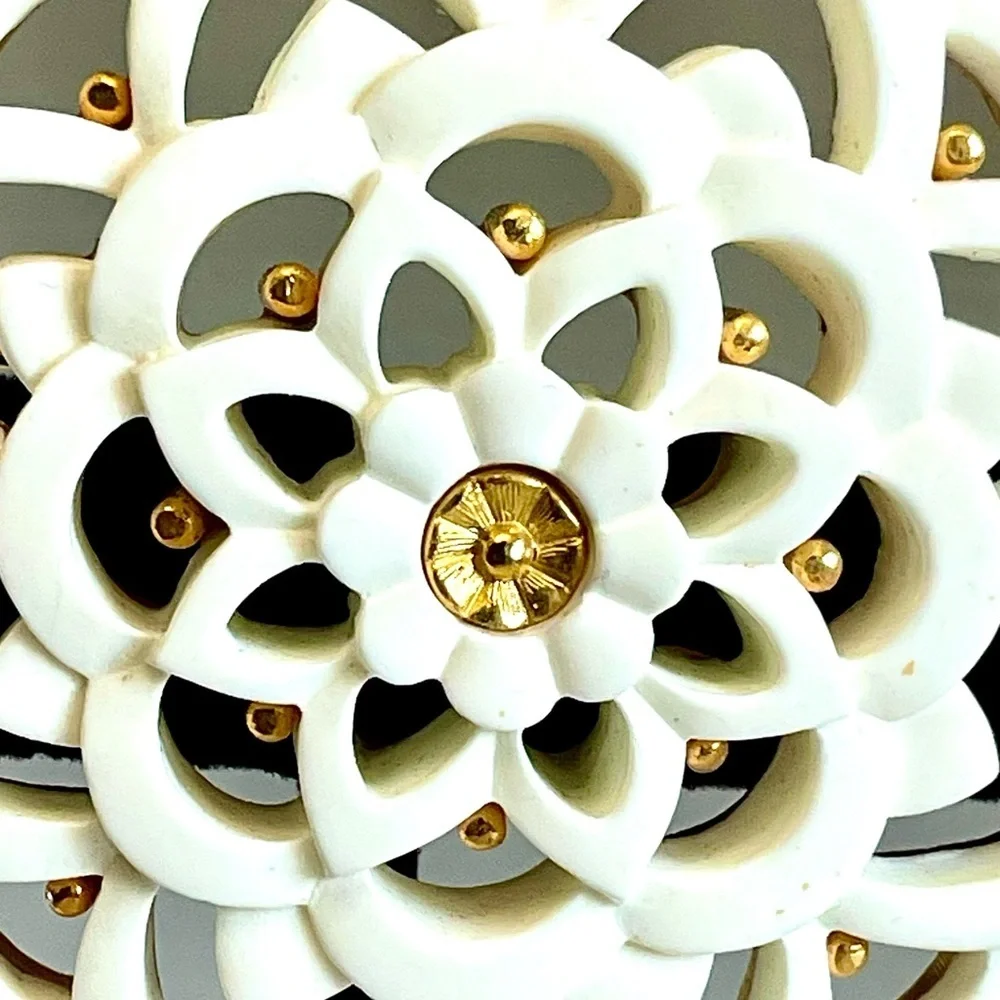 Monet Vintage White Acrylic Flower Brooch Pin Gold Tone Floral Mandala Chic 1980